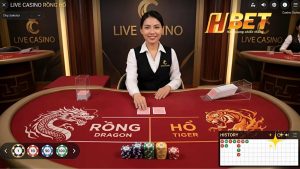 Bàn chơi Rồng Hổ Live Casino với Dealer chia bài trực tiếp